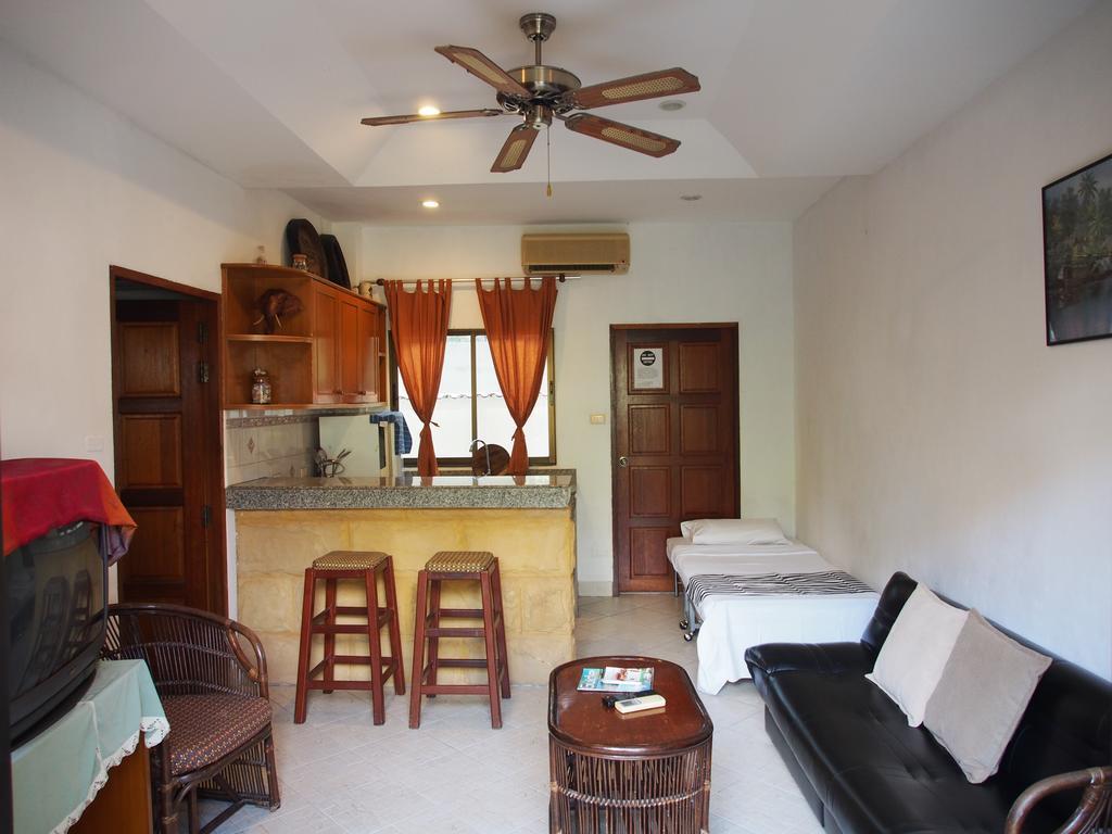 Waree'S Guesthouse Kata Beach  Buitenkant foto