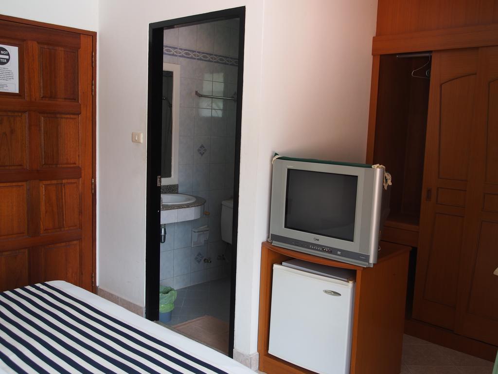 Waree'S Guesthouse Kata Beach  Buitenkant foto