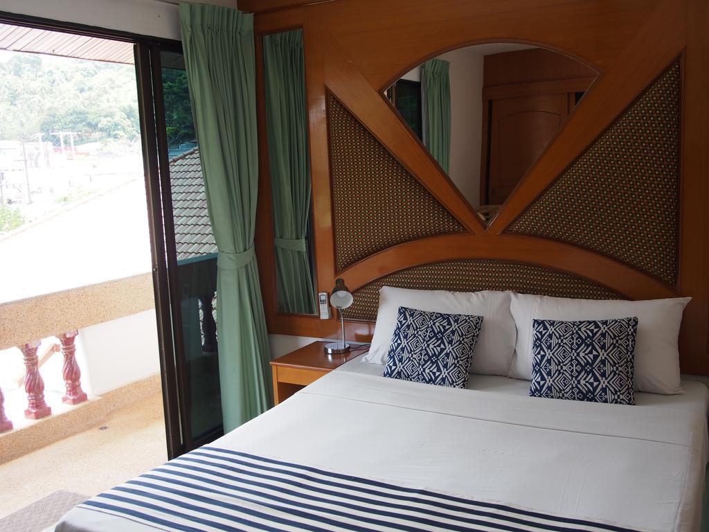 Waree'S Guesthouse Kata Beach  Buitenkant foto