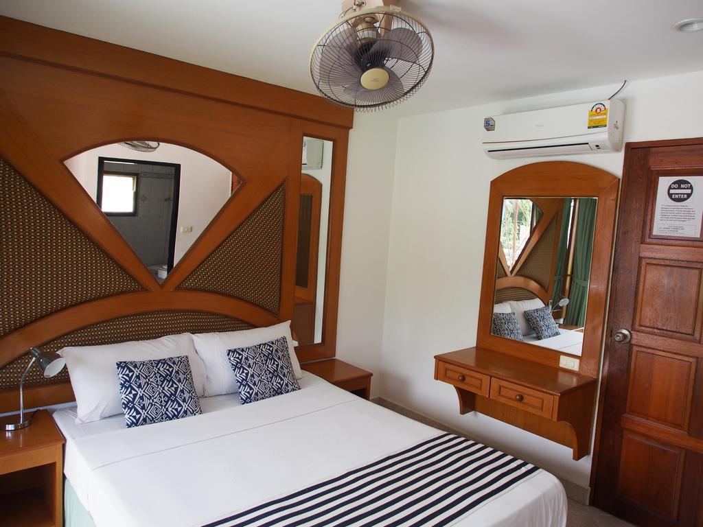 Waree'S Guesthouse Kata Beach  Buitenkant foto
